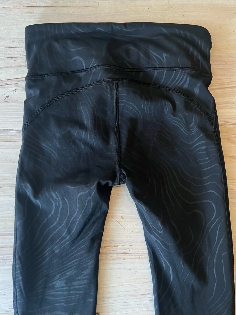 GAP sleek black